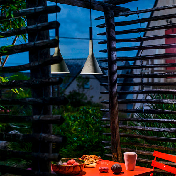Aplomb Outdoor di Foscarini – La luce che scolpisce l’eleganza all’aperto