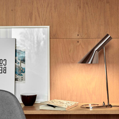 Louis Poulsen - AJ Table Lamp | Metropolis