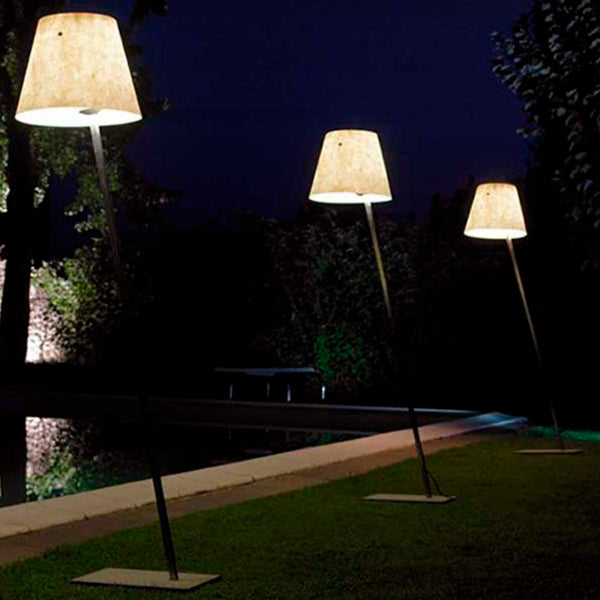 Lámpara de Pie Miami Outdoor F1 - Elegancia y Funcionalidad para Tus Espacios Exteriores